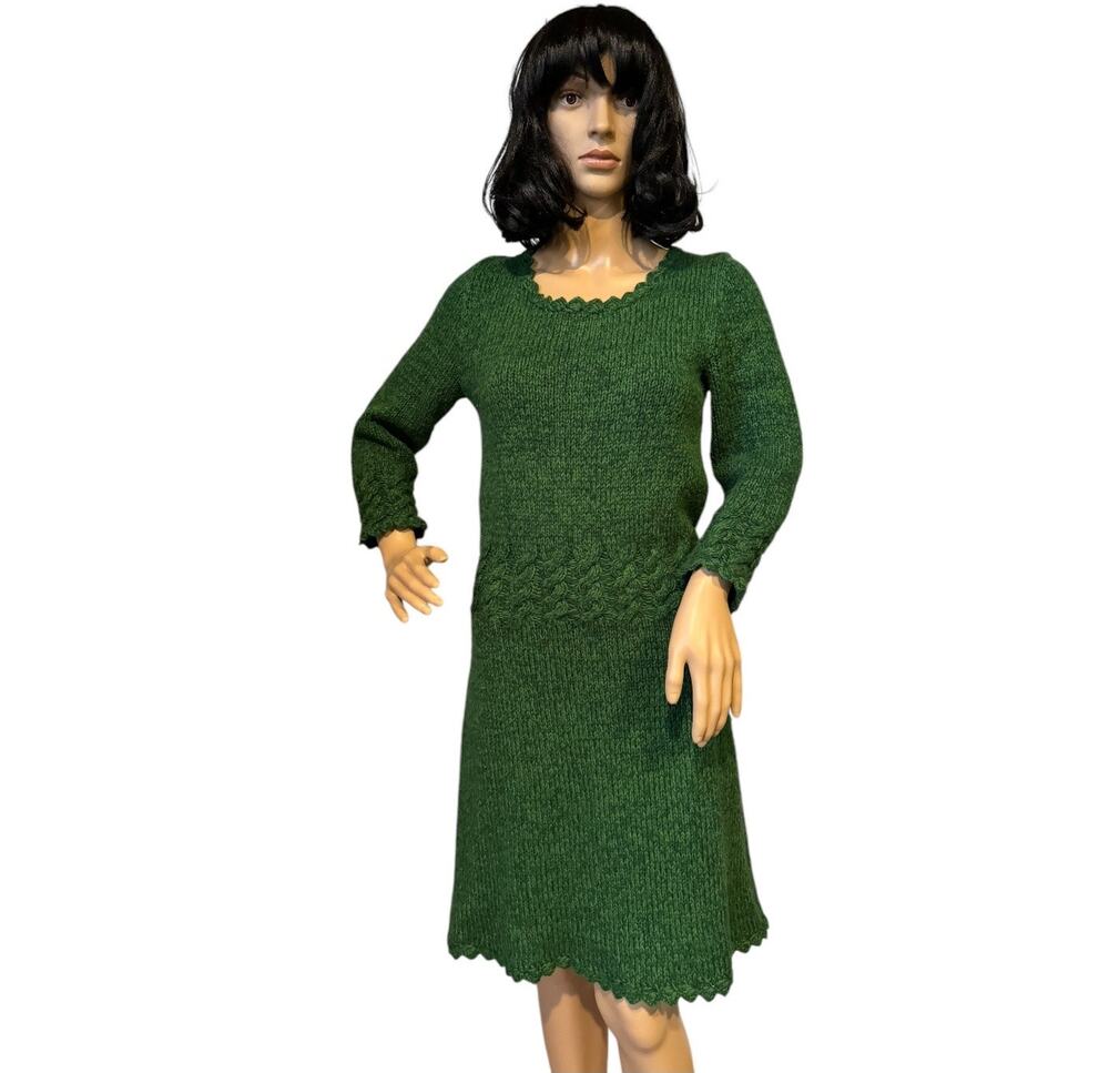Vintage Hand knit sweater dress scalloped hem in green size small